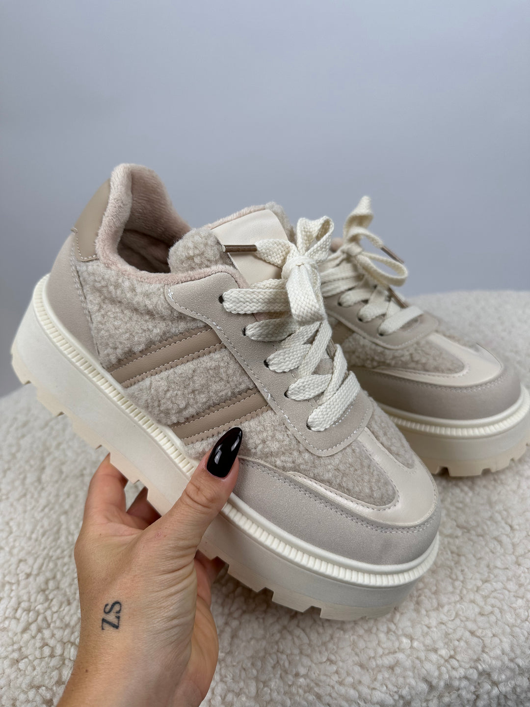 Plateau Sneaker mit Teddyfell