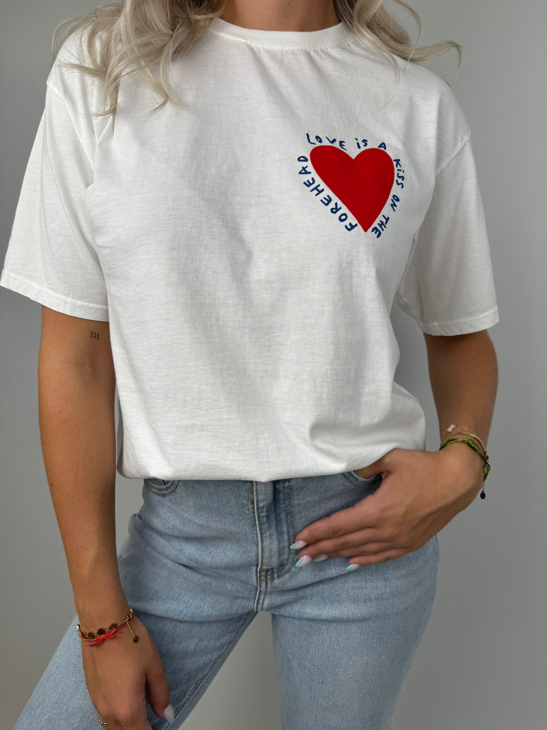 T-Shirt Love Is A Kiss