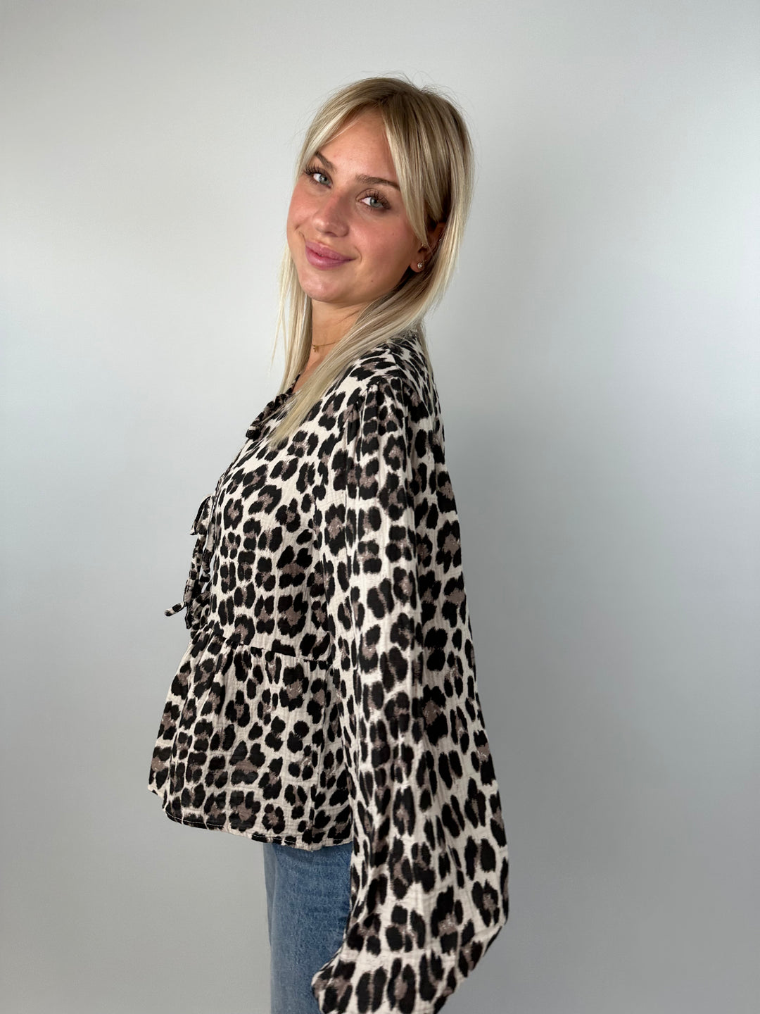 Bluse zum Binden mit Leoprint (lange Ärmel)