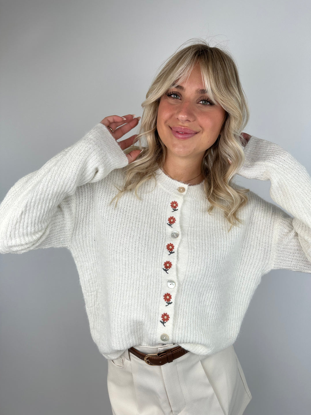 Cardigan mit Blumenborte Fleur