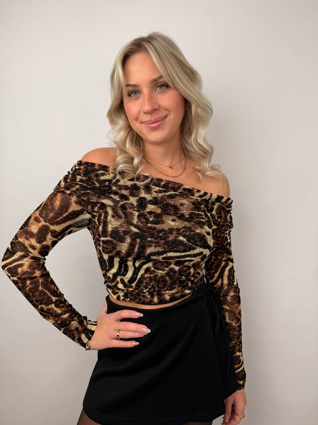 Offshoulder Shirt mit Leoprint Kesha