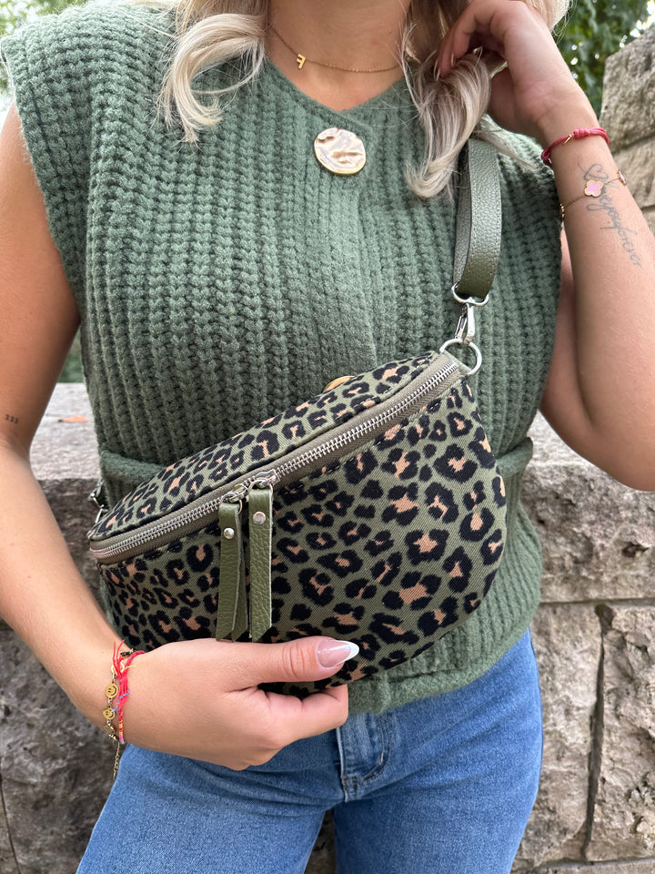 Crossbody Bag mit Leoprint Wild Autumn