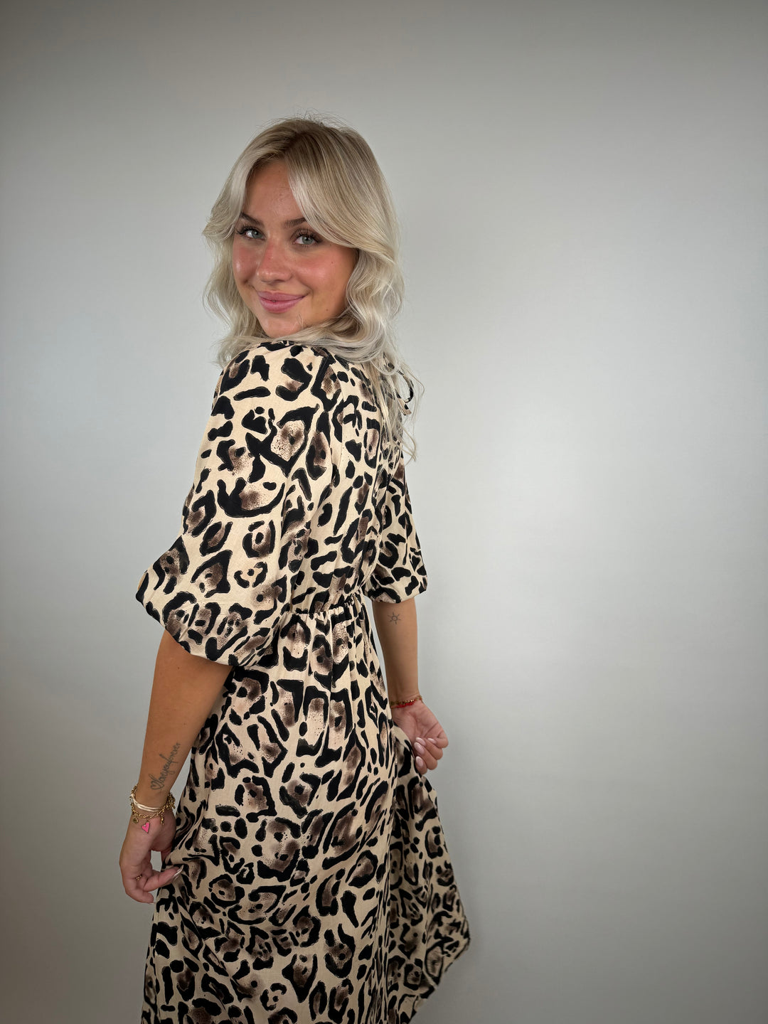 Langes Viskosekleid mit Leoprint Cita