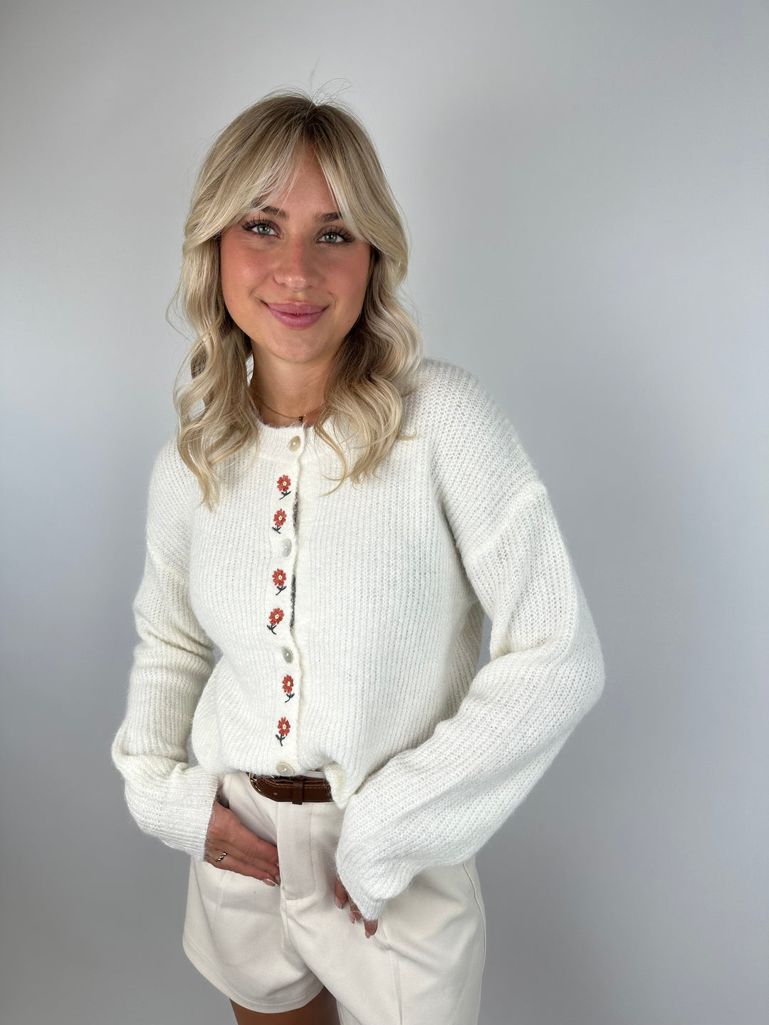 Cardigan mit Blumenborte Fleur