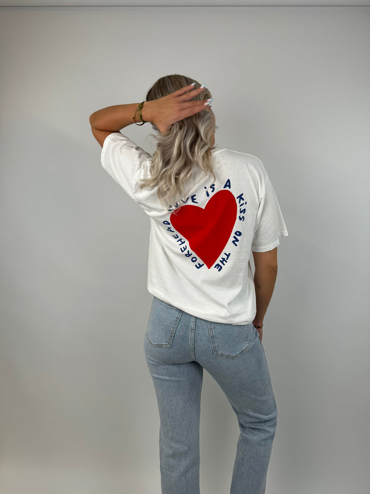 T-Shirt Love Is A Kiss