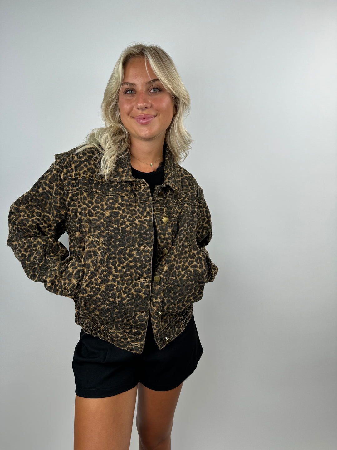 Jeansjacke im Leoprint Luna