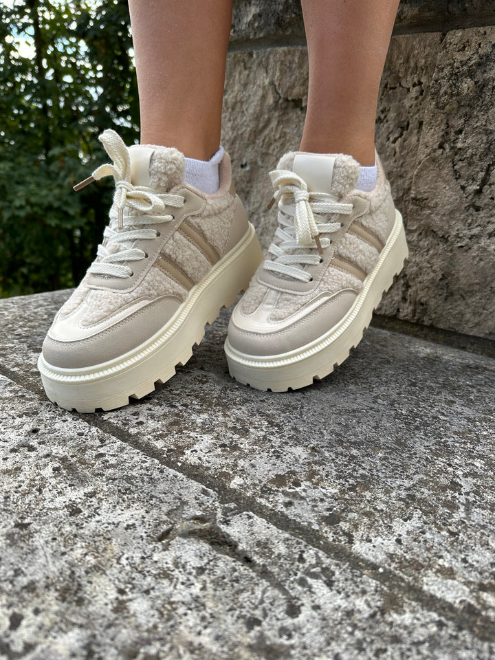 Plateau Sneaker mit Teddyfell