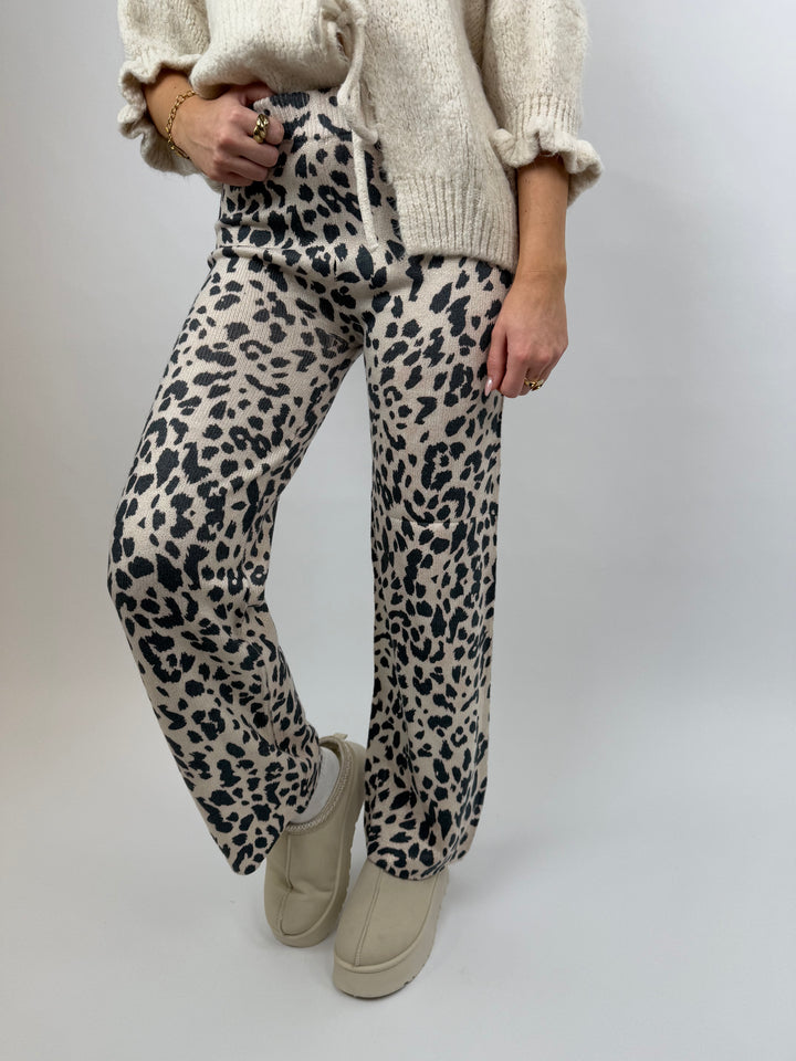 Comfy Hose mit Leoprint