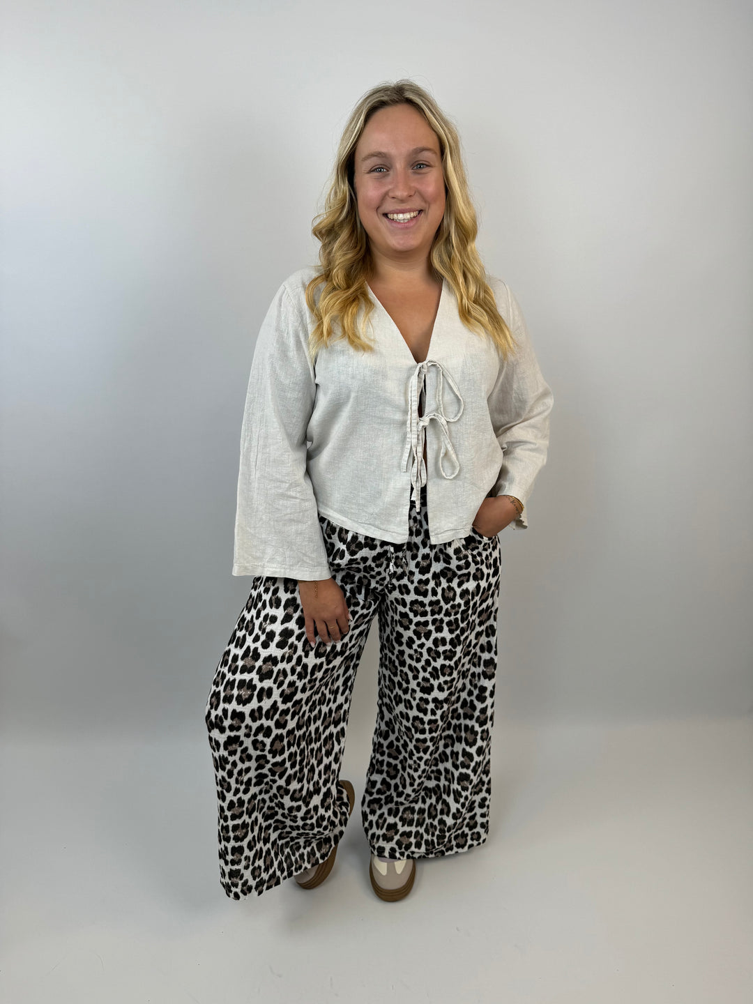 Lange Musselinhose mit Leoprint Leolove