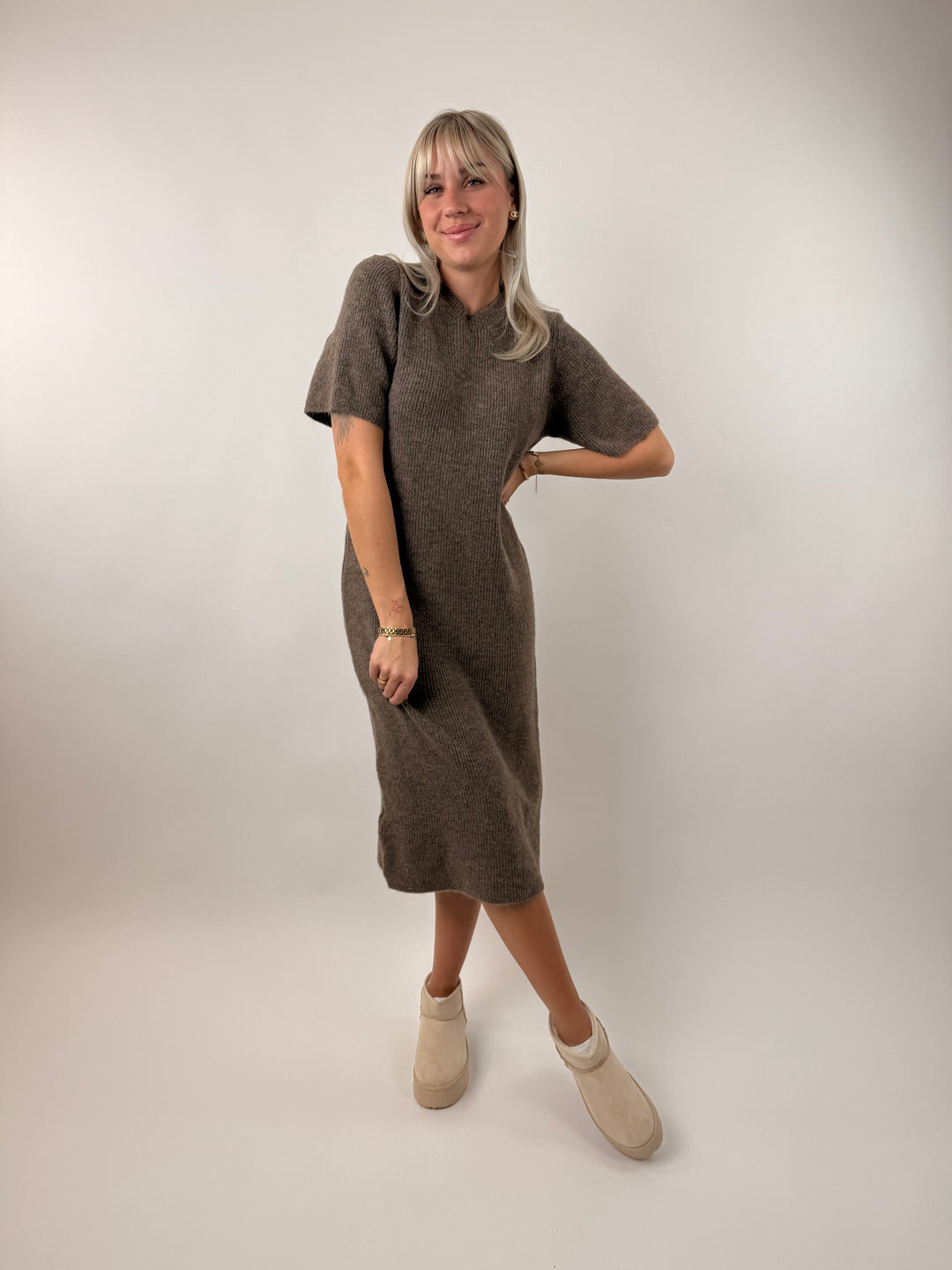 Langes Strickkleid mit kurzen Ärmeln Nuna