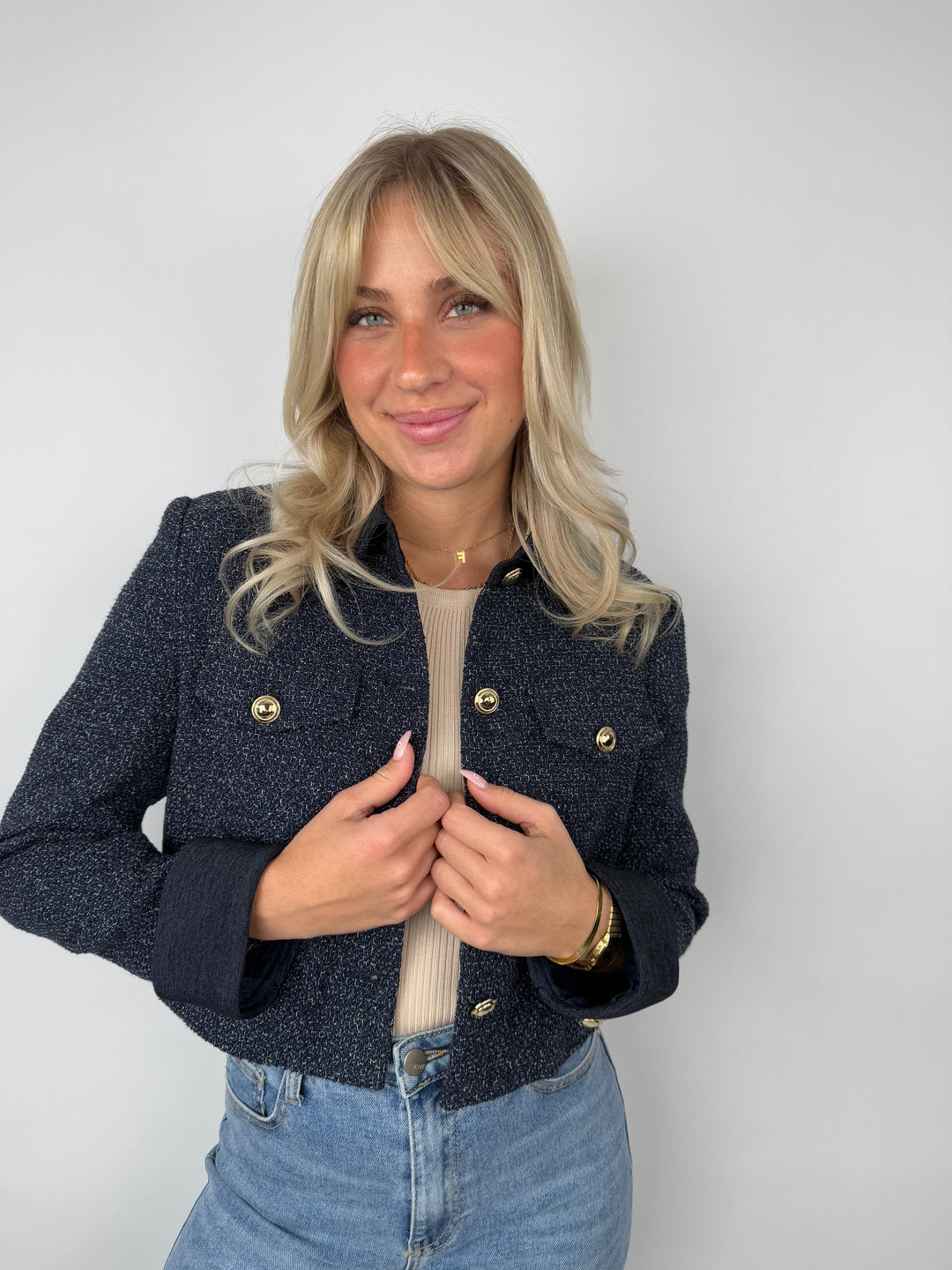 Cropped Blazer mit goldenen Manschettenknöpfen Elegance