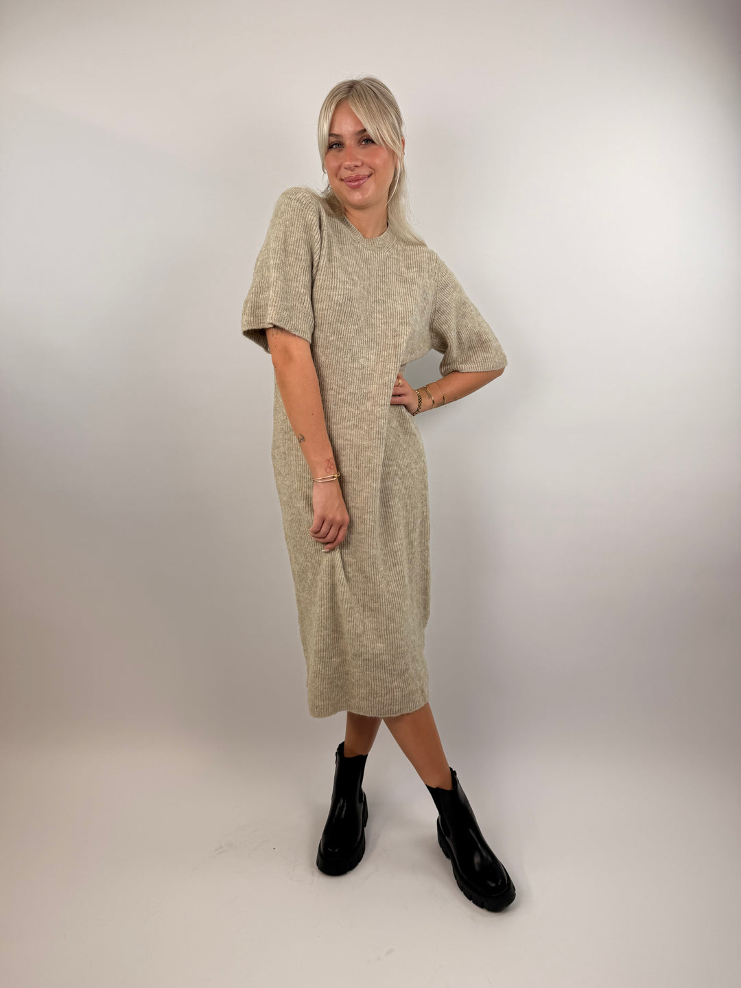 Langes Strickkleid mit kurzen Ärmeln Nuna